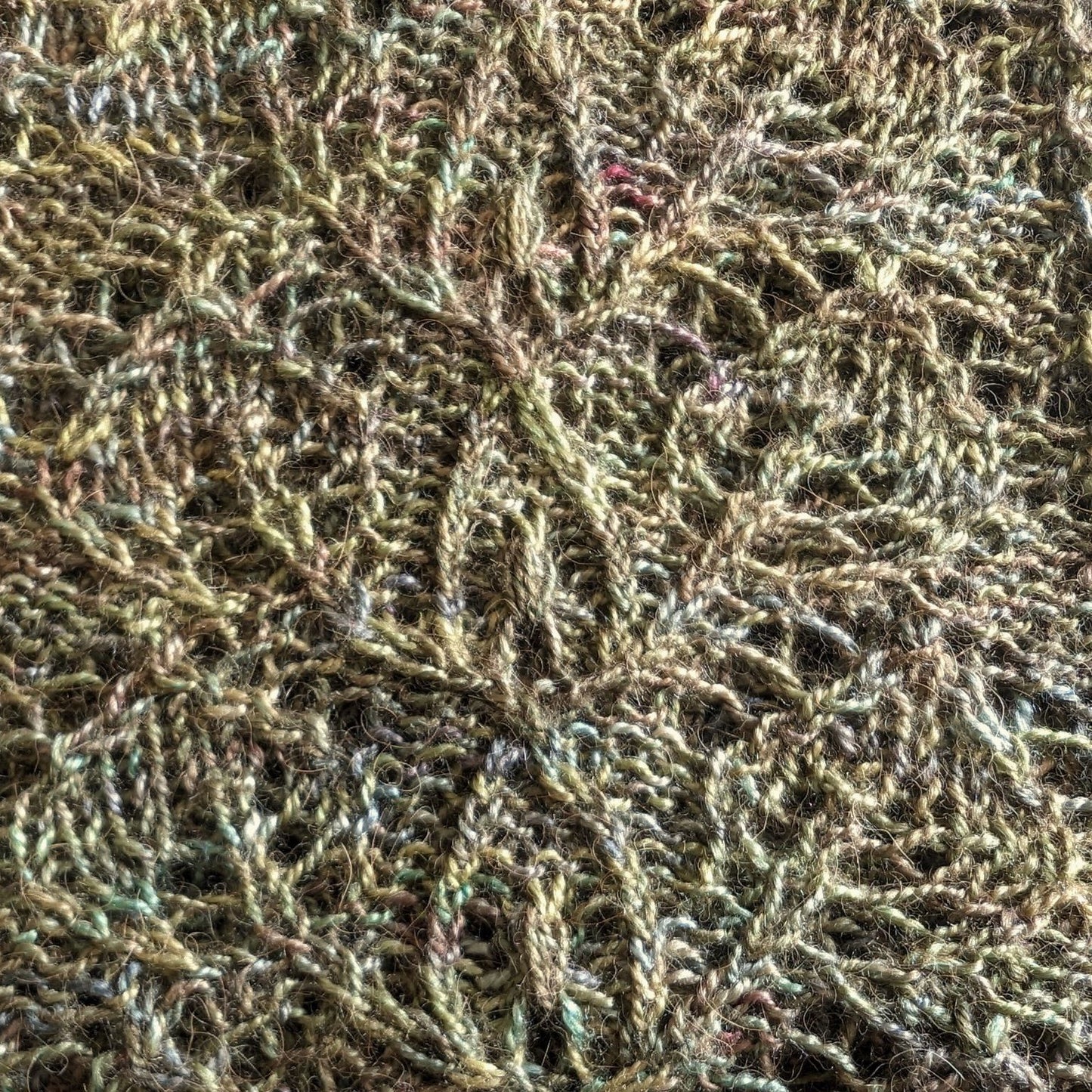 Leaves and crossing stems pattern hand-knitted lace